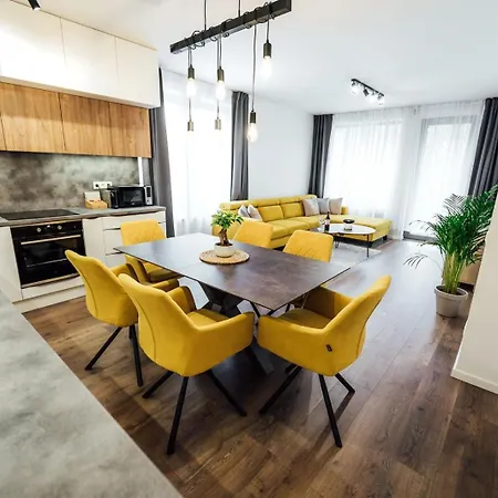 アパート Rezidencia Severna, 24hr Self Check-in, 2 Bedrooms, Free Garage Private Parking, Balcony, 5-minute Walk To Centre *