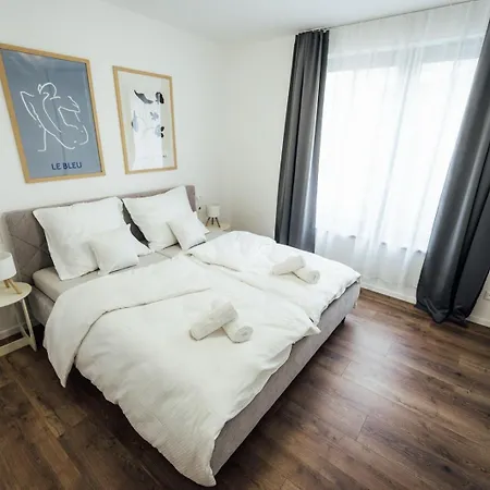 Rezidencia Severna, 24hr Self Check-in, 2 Bedrooms, Free Garage Private Parking, Balcony, 5-minute Walk To Centre アパート バンスカー・ビストリツァ