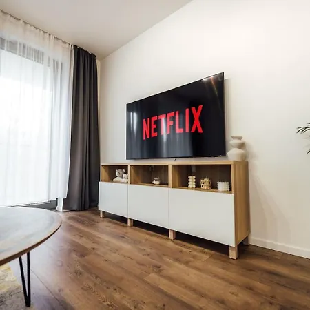 Rezidencia Severna, 24hr Self Check-in, 2 Bedrooms, Free Garage Private Parking, Balcony, 5-minute Walk To Centre *