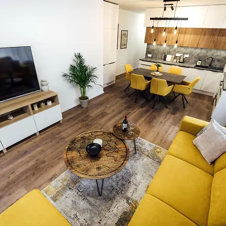 Rezidencia Severna, 24hr Self Check-in, 2 Bedrooms, Free Garage Private Parking, Balcony, 5-minute Walk To Centre Apartmán