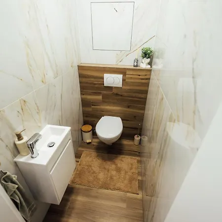 アパート Rezidencia Severna, 24hr Self Check-in, 2 Bedrooms, Free Garage Private Parking, Balcony, 5-minute Walk To Centre バンスカー・ビストリツァ