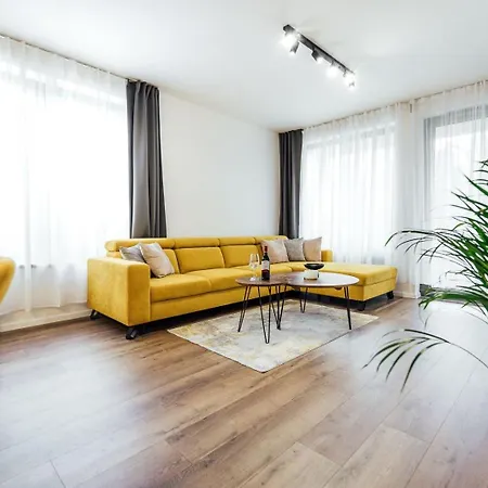 Rezidencia Severna, 24hr Self Check-in, 2 Bedrooms, Free Garage Private Parking, Balcony, 5-minute Walk To Centre * Banská Bystrica
