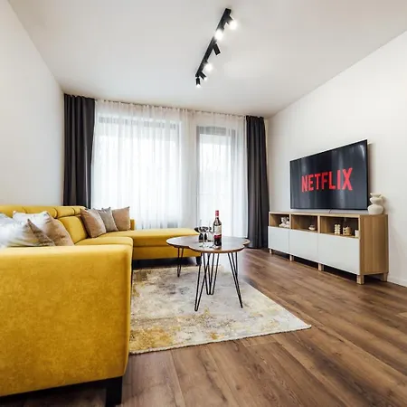 Rezidencia Severna, 24hr Self Check-in, 2 Bedrooms, Free Garage Private Parking, Balcony, 5-minute Walk To Centre