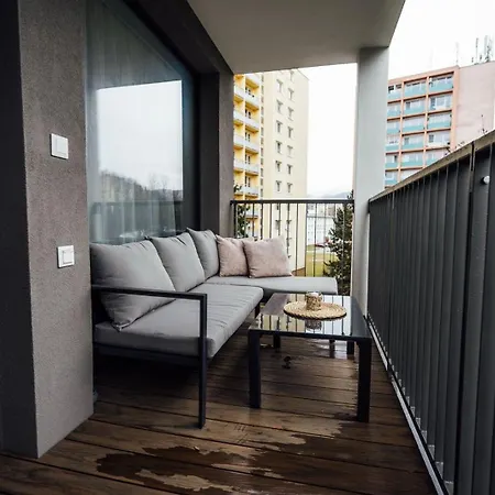 Apartmán Rezidencia Severna, 24hr Self Check-in, 2 Bedrooms, Free Garage Private Parking, Balcony, 5-minute Walk To Centre *
